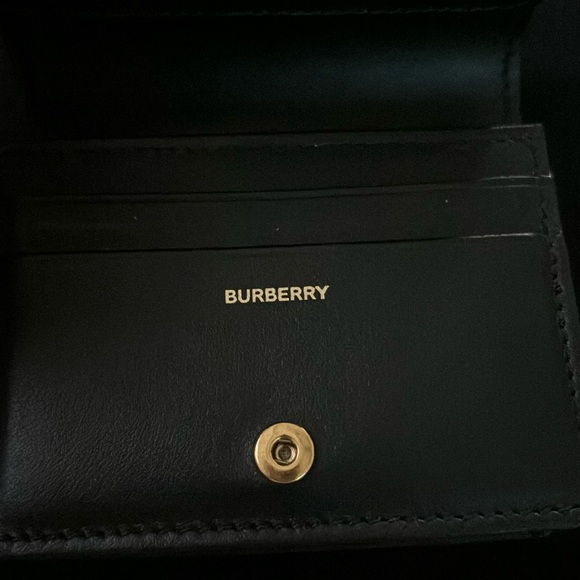 Burberry purse AND Burberry wallet. Both authentic - Picture 6 of 7